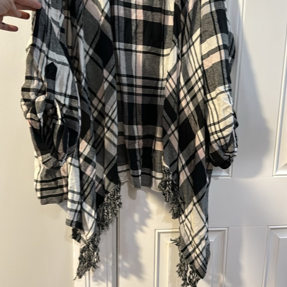 Super cute drape front black, white & pale pink plaid flannel w roll tab sleeves